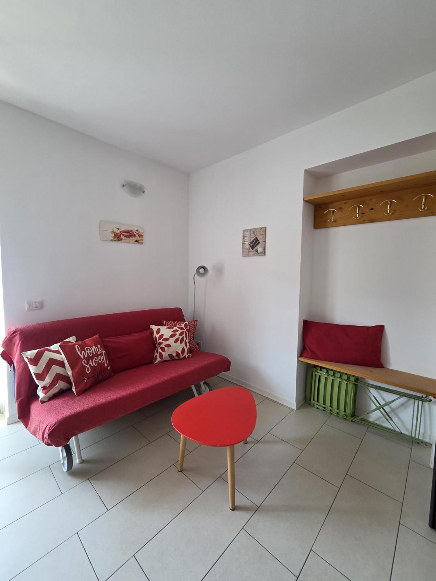 Red Apartment - Residenza Silvana Verbania Bagian luar foto